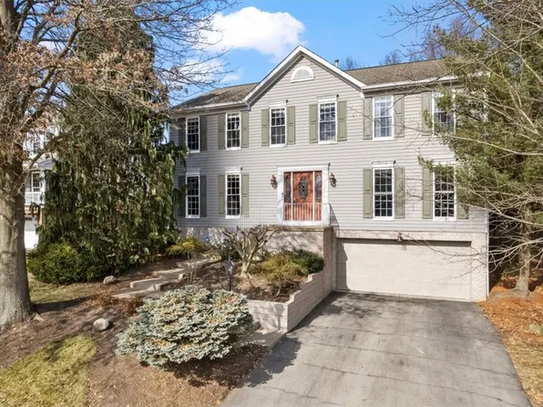 130 Vista Dr, Canonsburg, PA 15317