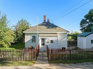 208 5th Ave SE, Minot, ND 58701