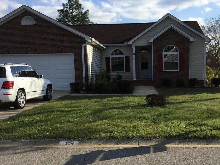 13 Coachmen Ct — Photo 1