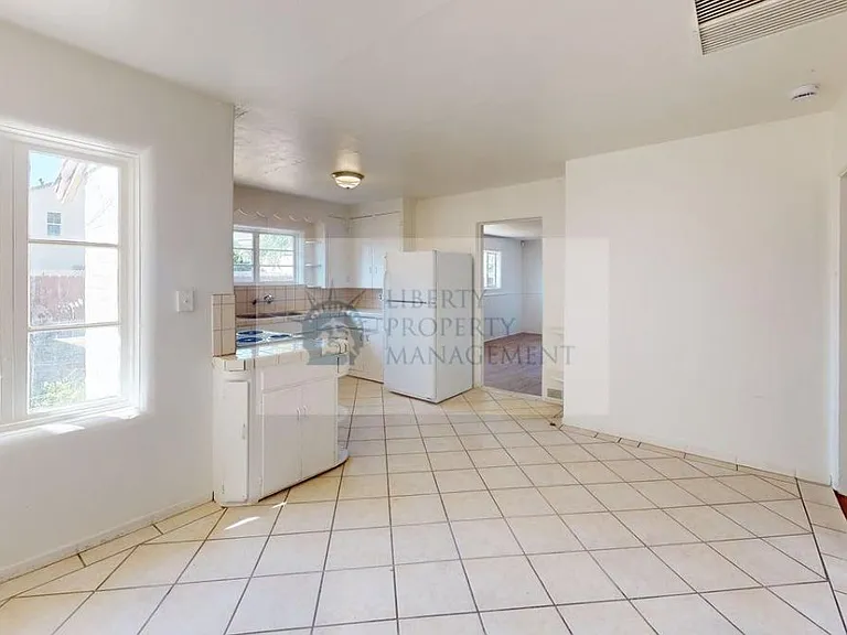 1725 W F St — Photo 10