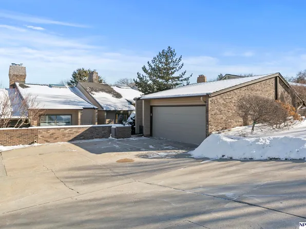 905 S 112th Plz, Omaha, NE 68154