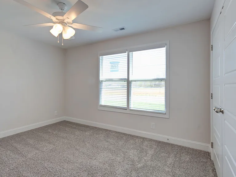 196 Donegal Dr — Photo 16