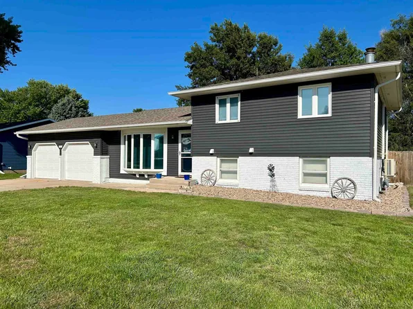 2900 Wendell Dr, Hastings, NE 68901