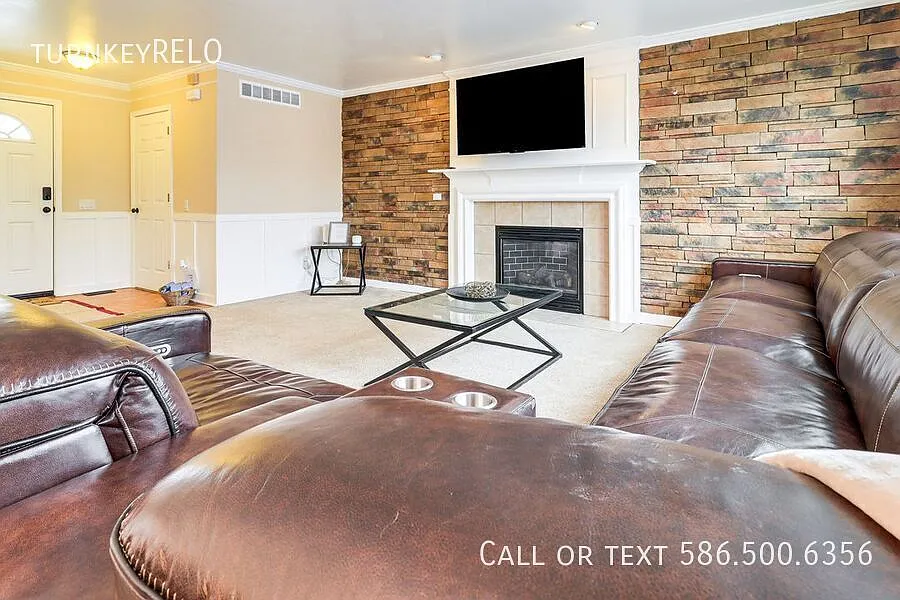 Furnished/Turn Key - 4bed home near EMU - Pool Access — Photo 2
