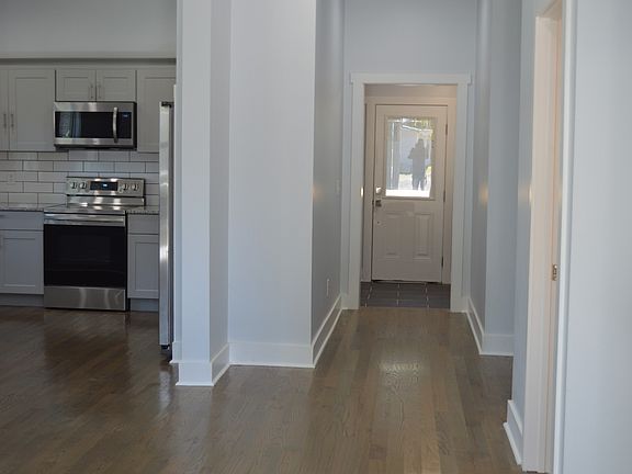 3rd image of 925 Clark St