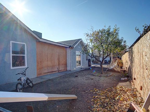 3rd image of 1953 E 12th St