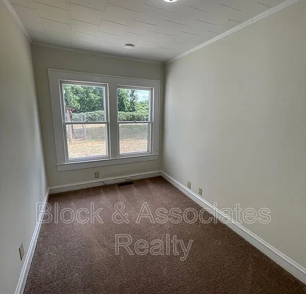 1204 Forest Acres Cir — Photo 6