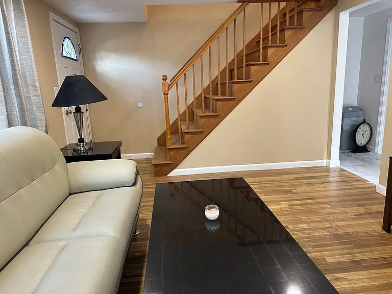 4 Lorraine Ave — Photo 9
