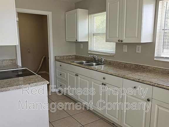 2nd image of 2721 Elmwood St