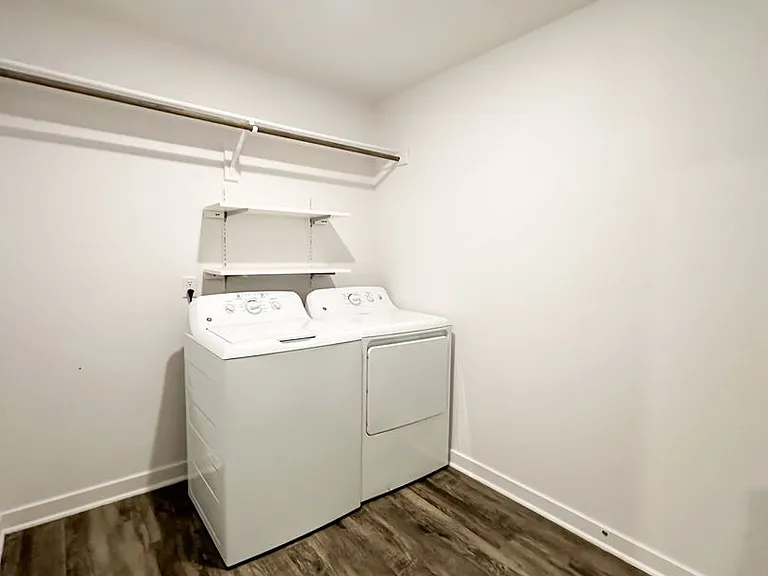325 Westbrook Ct — Photo 21