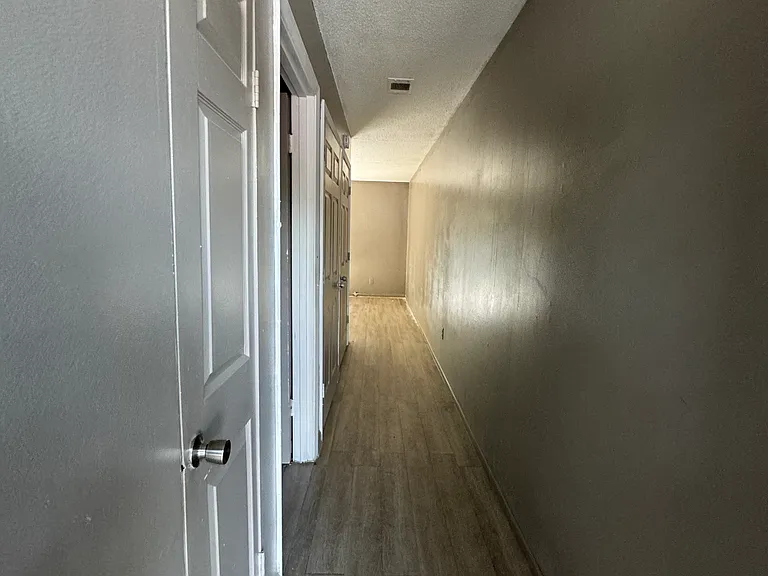 4725 Hoffman Rd #2 — Photo 5