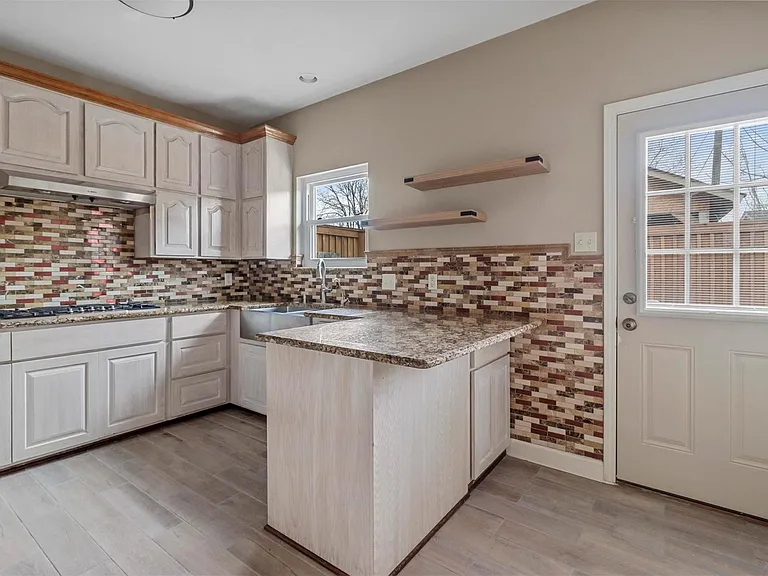 1110 Carrington Ct — Photo 14