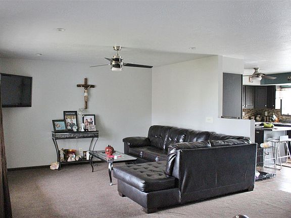 2nd image of 400 Lenox Cir