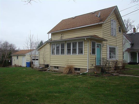 3rd image of 137 N Wisconsin St
