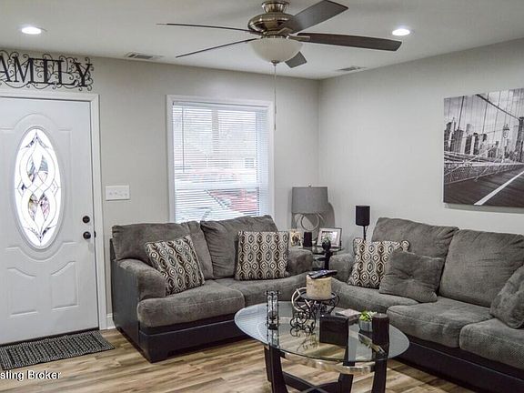 2nd image of 717 Glengarry Dr