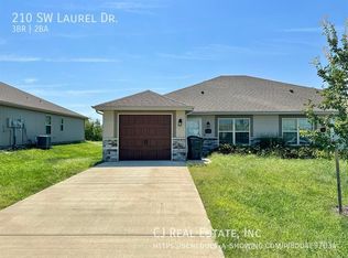 210 SW Laurel Dr, Blue Springs, MO 64014