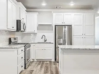 3 bed, 1600 sqft, $4,335 — Photo 3