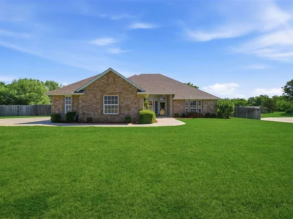 303 Azalea Ln, Cache, OK 73527