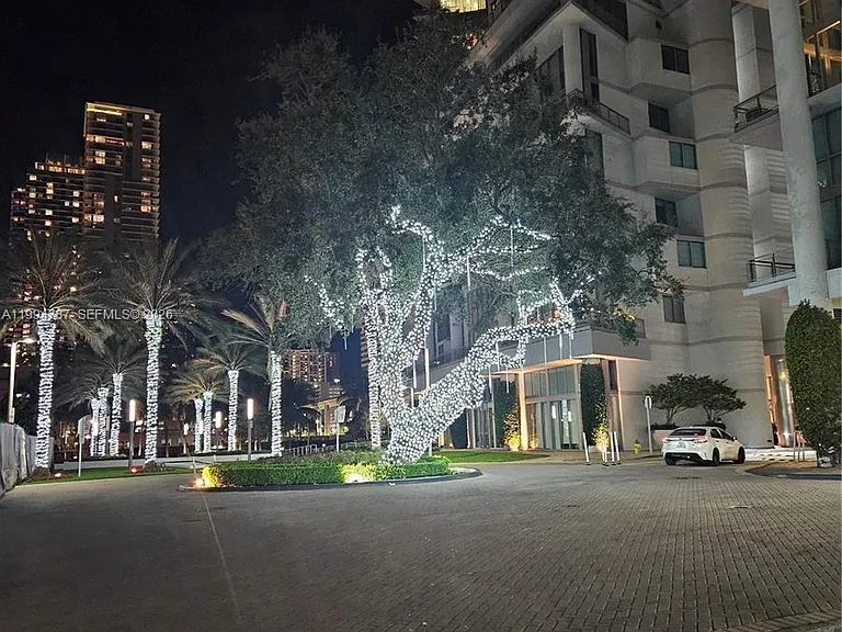 361 S Miami Ave — Photo 42