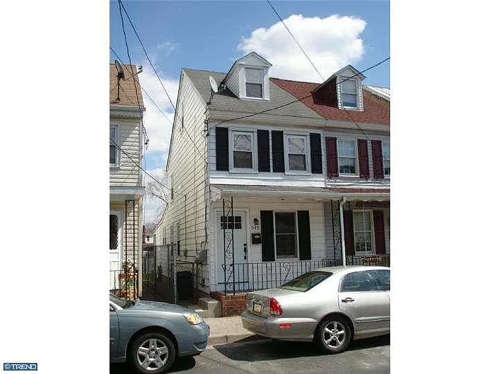 545 Swain St photo 1
