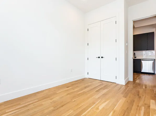 422 1/2 Gates Avenue image 12 of 22