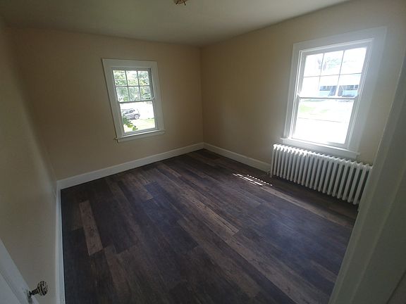 5th image of 1978 Garden Ln APT 2