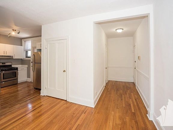 2nd image of 626 W Stratford Pl #1WCC