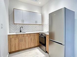 478 Maple St #3R, Brooklyn, NY 11225