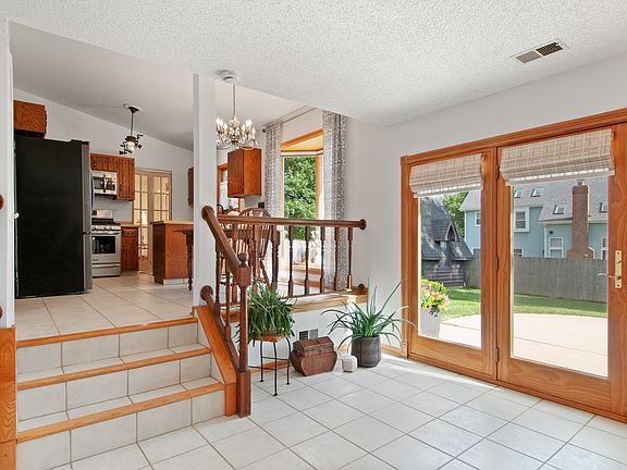 4th image of 669 Kensington Way