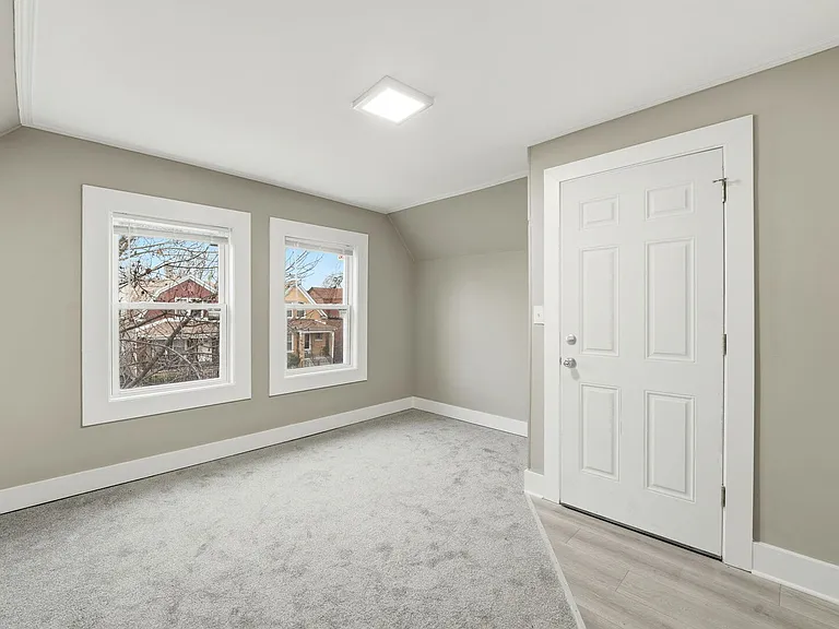 1217 N Harding Ave #2 — Photo 3