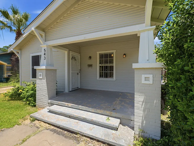 543 Avant Ave — Photo 2