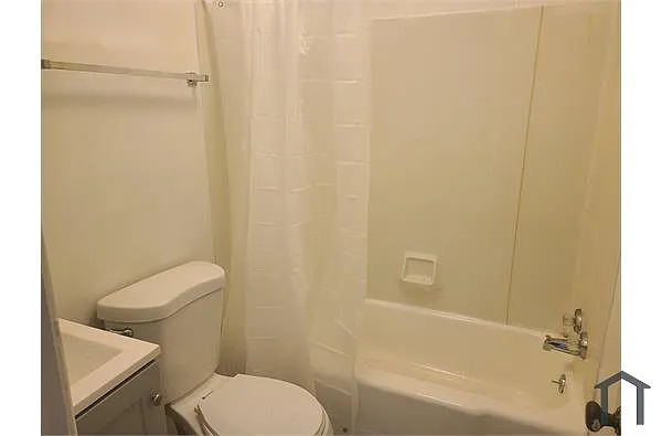 Building Photo - 409 Quince St #2