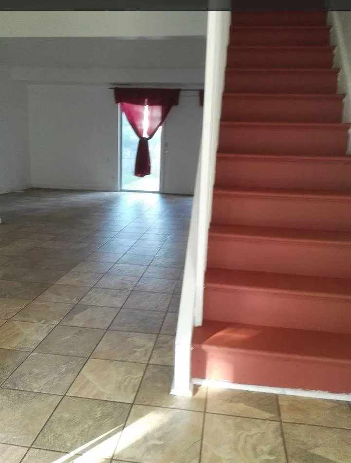 3 bed, 1.5 bath, 1296 sqft, $1,900 — Photo 2