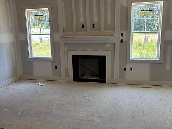 4th image of 553 Rye Way