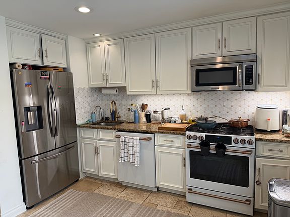 3rd image of 73 New England Ave