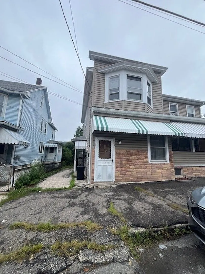 15 W High St — Photo 1