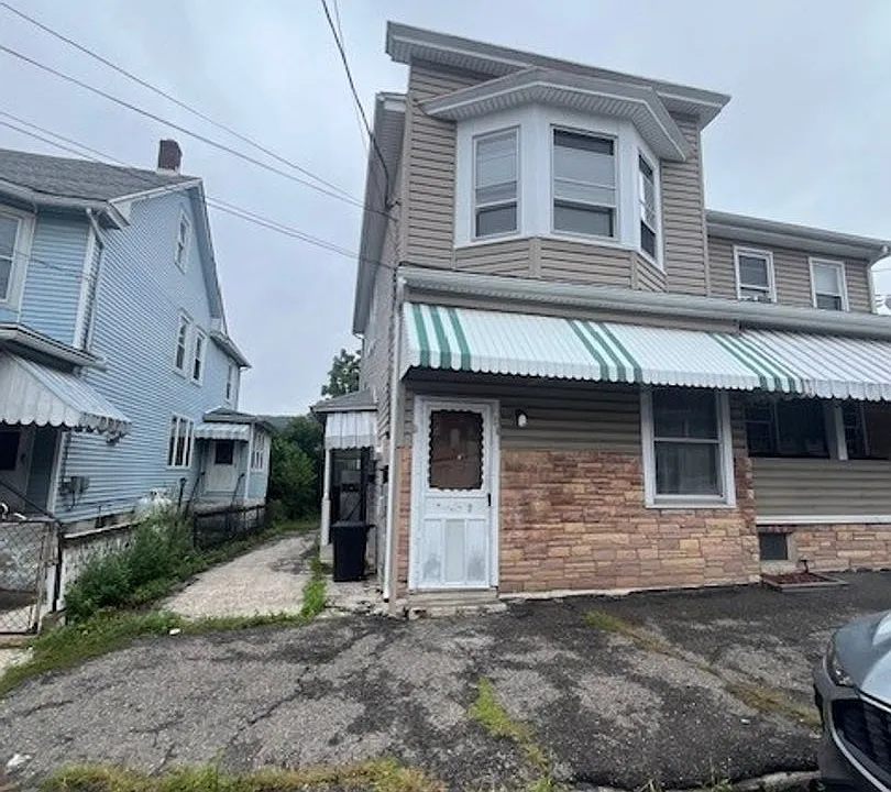 15 W High St