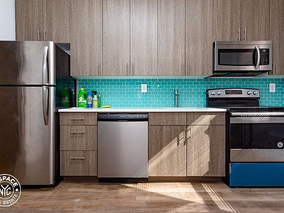 3rd image of 4121 Denman St APT 4