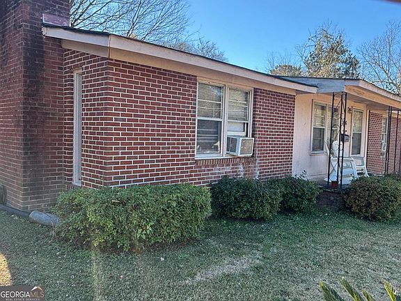 3rd image of 3816 Log Cabin Dr