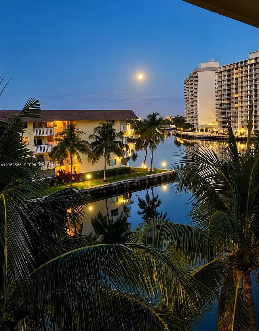 Islands-Bermuda Condo — Photo 2