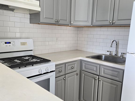 3rd image of 351 N Broadway APT 2I