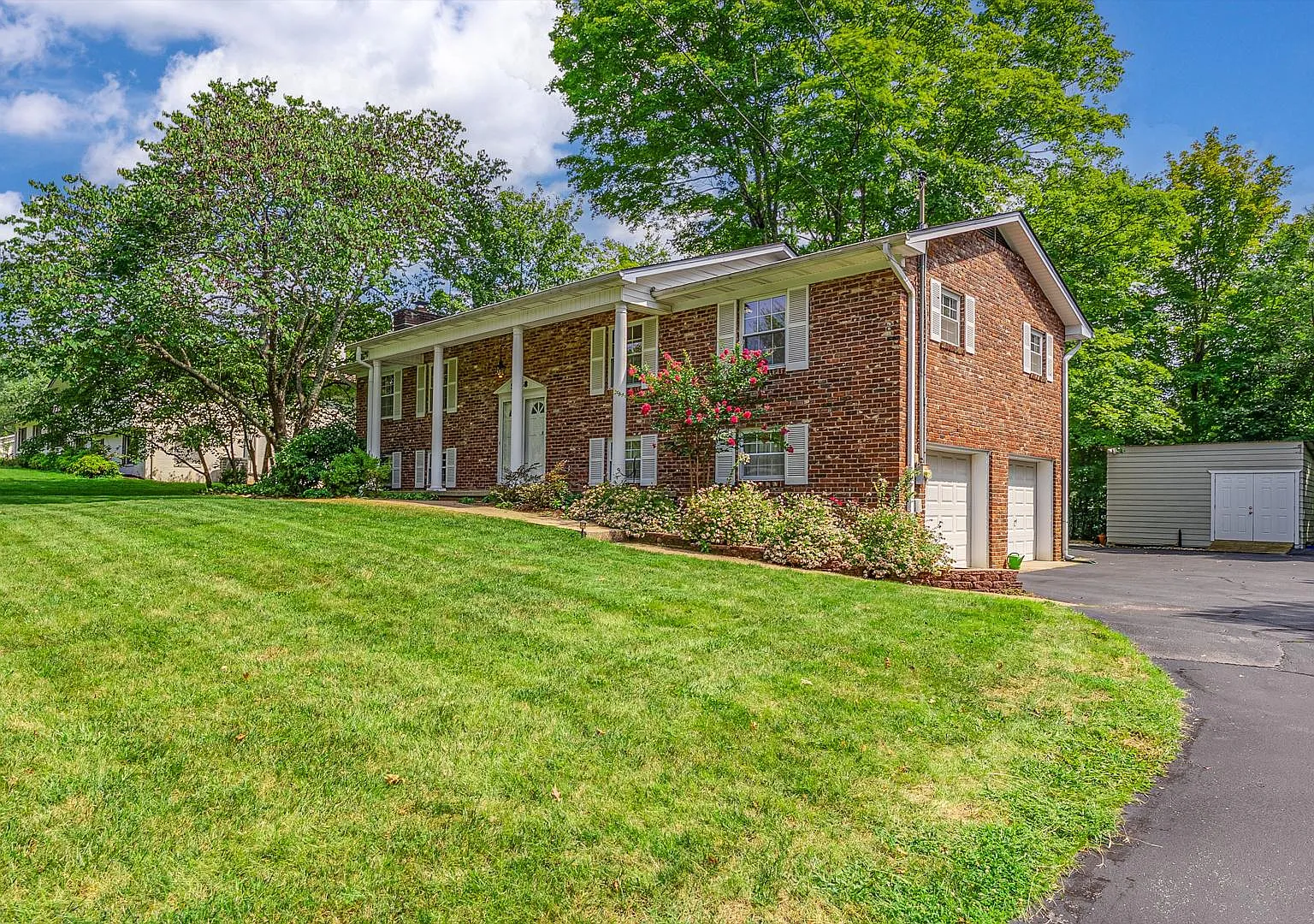 9528 Gulf Park Dr — Photo 2