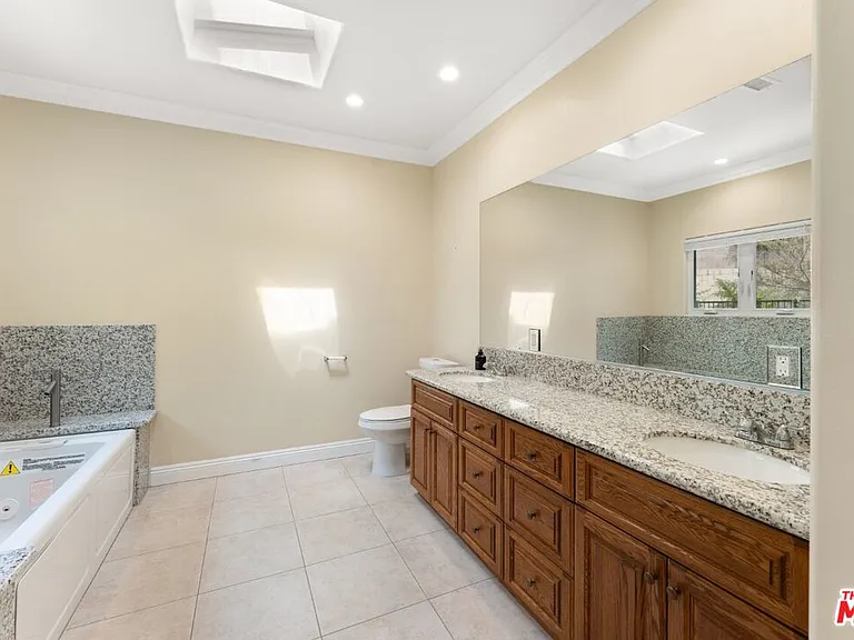 1630 Bridgeport Dr — Photo 37