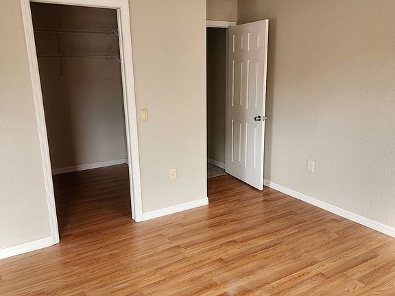 4th image of 2556 Peake St