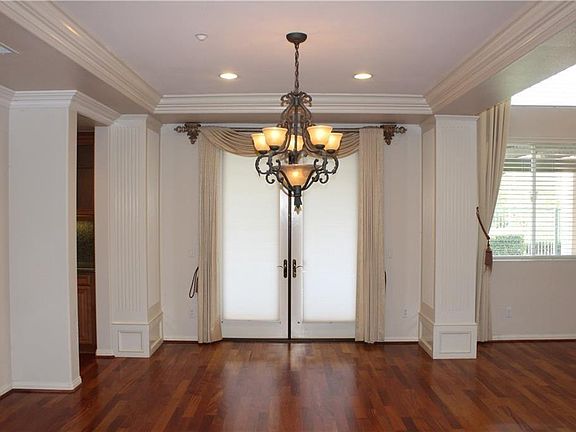 4th image of 15320 Pelham Ct