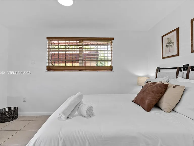 1841 SW 21st Ter #B — Photo 12