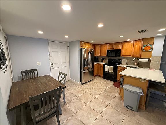 5th image of 950 Broadway APT 107