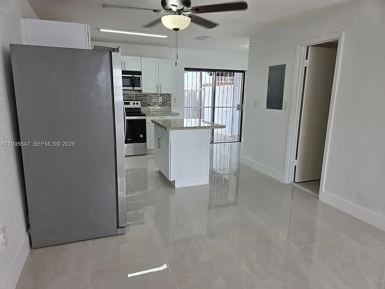 550 SW 115th Ave #405H — Photo 7