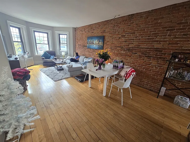 1169 Commonwealth Ave #3 — Photo 1