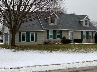 2840 Sandpiper Ln, Racine, WI 53402